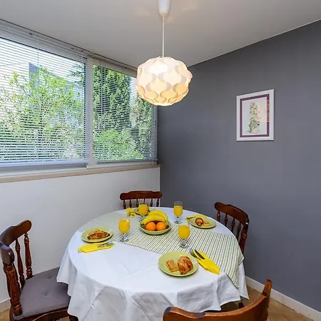 Appartement Sanja *