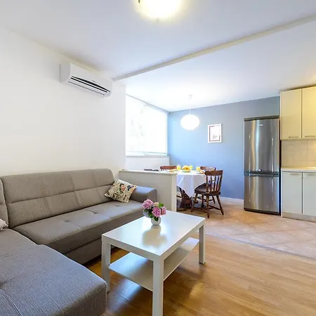 Appartement Sanja *